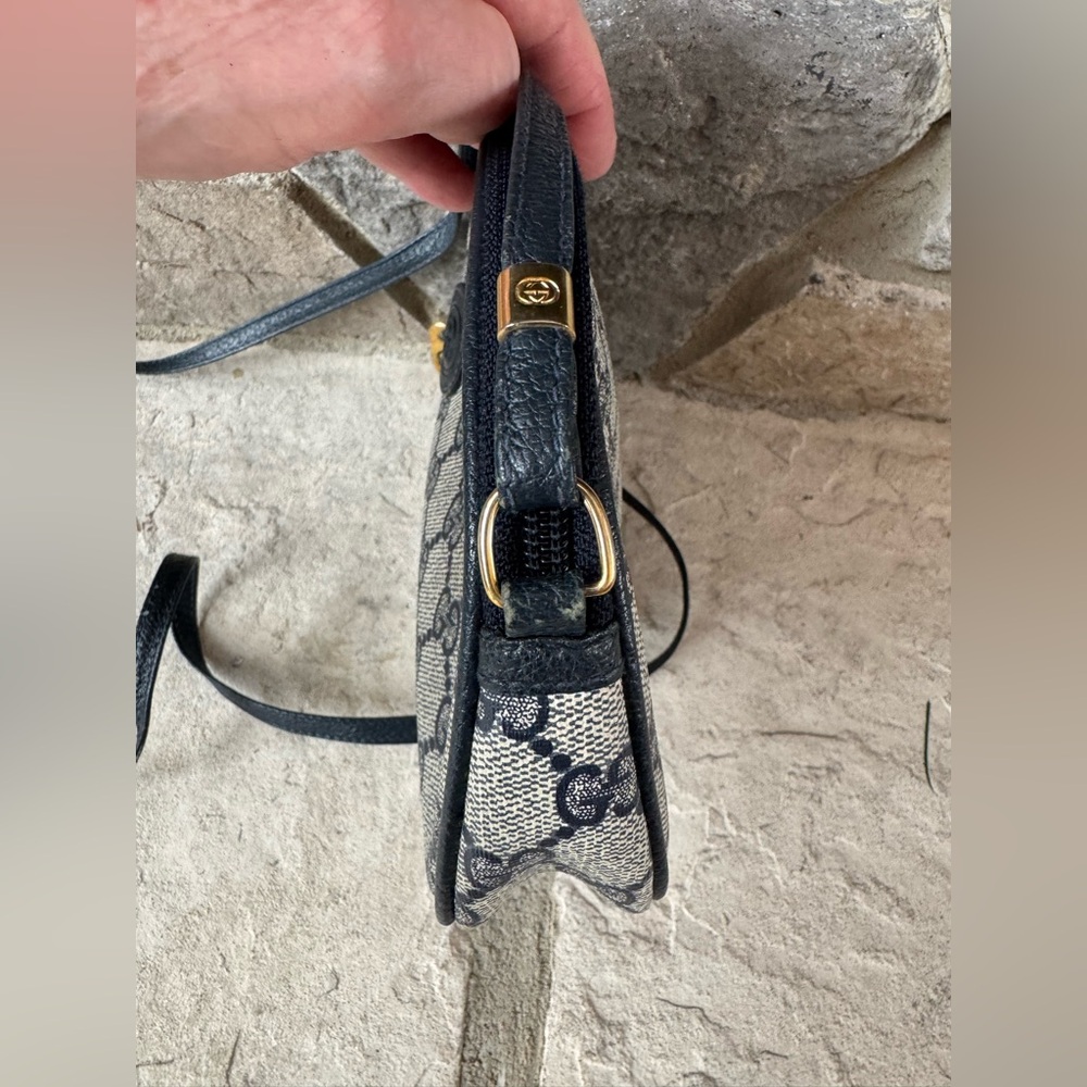 Gucci Vintage Oval Crossbody in Navy - Picture 11 of 16